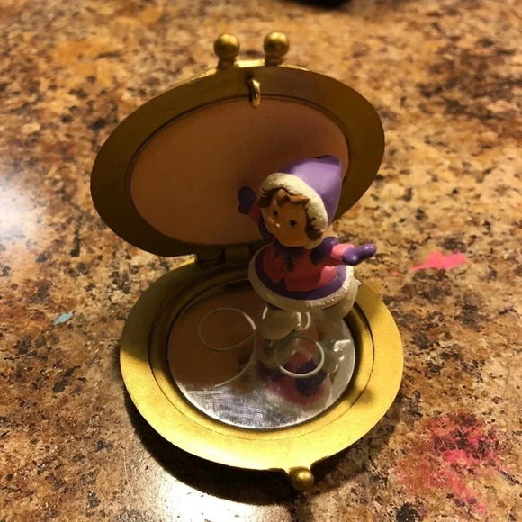 Vintage Hallmark Compact Skater Christmas ornament Christmas Reflection 1998 - Picture 2 of 8